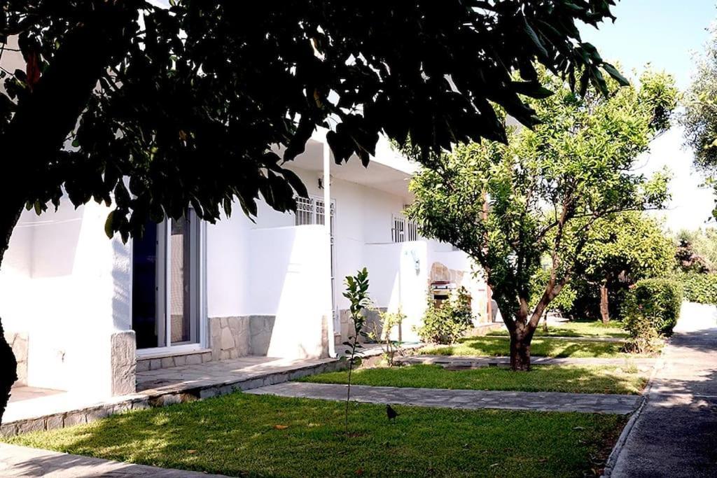 Villa Three Sisters House à Mola Kalyva Extérieur photo